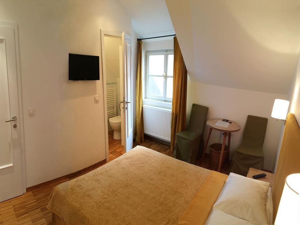 B&B Petra Varl Accommodation Ljubljana Bagian luar foto