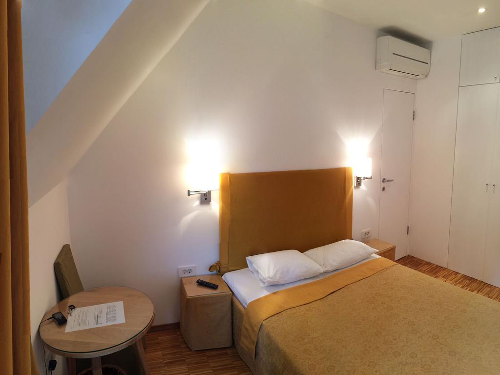 B&B Petra Varl Accommodation Ljubljana Bagian luar foto
