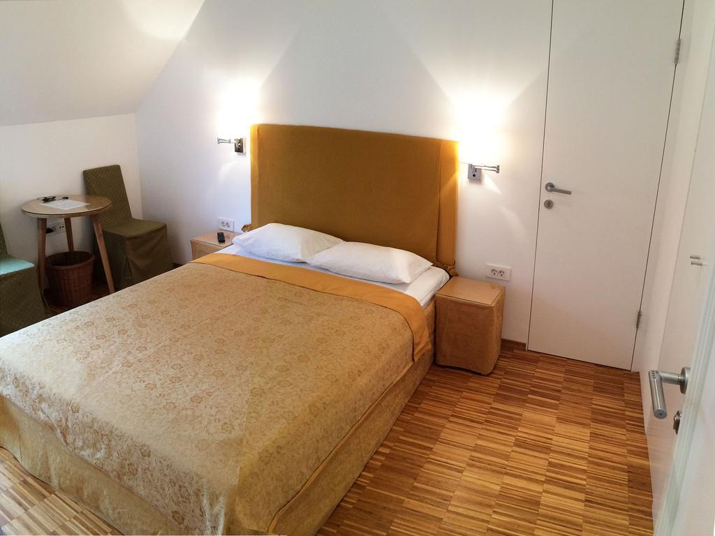 B&B Petra Varl Accommodation Ljubljana Bagian luar foto
